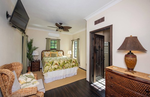 Rock Sound Casa | The Pilot House, Room #1 Beautiful Hotel Style Room in a Private Setting!