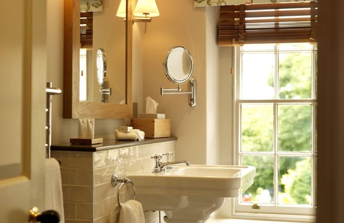 Pilsley Hotel | The Pilsley Inn