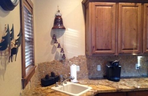 Torreon Casa | The Pine Cone Casita - ¡Relájate y disfruta del país de montaña Ponderosa de Arizona!