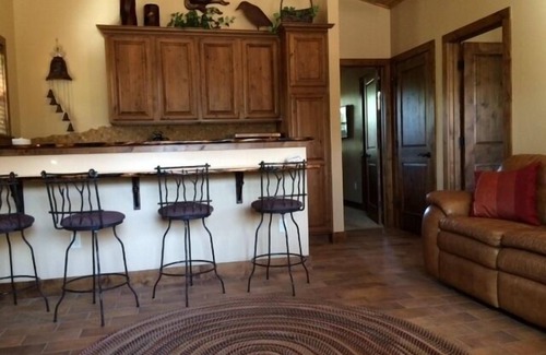 Torreon Casa | The Pine Cone Casita - ¡Relájate y disfruta del país de montaña Ponderosa de Arizona!