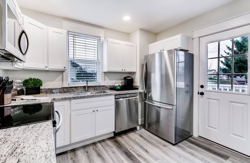 North End Casa | The Pine House: Unit A near 6th Ave, UPS, UW, and Point Ruston