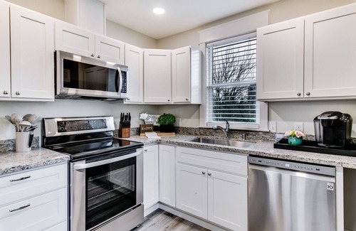 North End Casa | The Pine House: Unit A near 6th Ave, UPS, UW, and Point Ruston