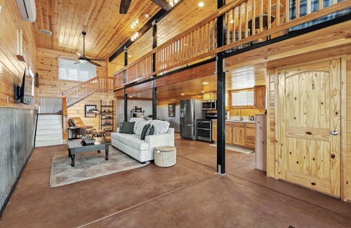 North Fork Casa | The Pine Loft Family-Friendly Nature Retreat