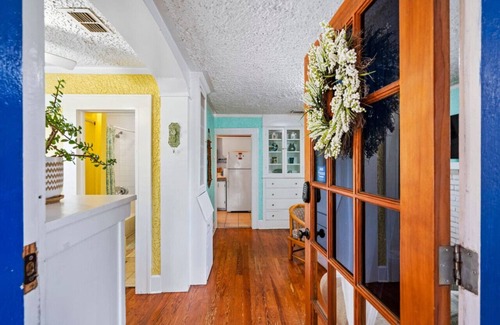United Central Casa | The Pineapple Bungalow St Pete!