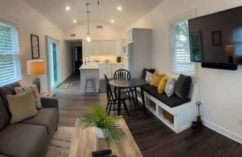 Plainwell Casa | The Pineapple Cottage- Close Lakes and Beaches!