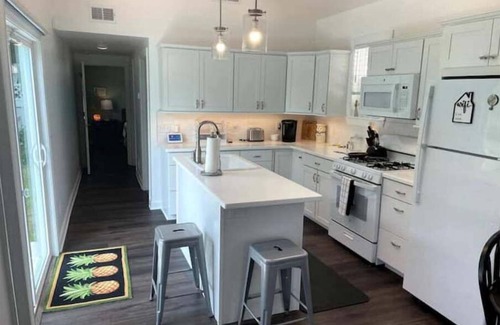 Plainwell Casa | The Pineapple Cottage- Close Lakes and Beaches!