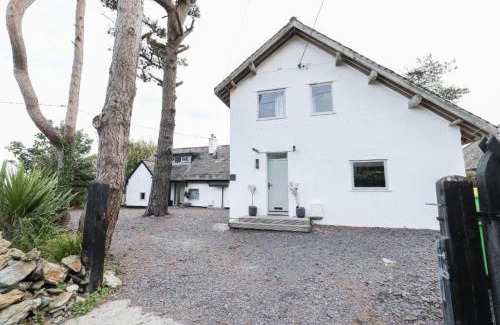 Amlwch Casa | The Pines, By Birch Stays