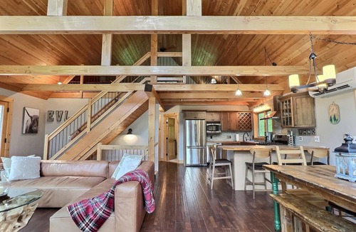 Little Valley Chalet De Esquí | The Pines on Maples~ Hot Tub ~ Fire Pit & Indoor Fireplace - Game Room