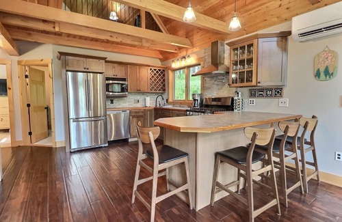 Little Valley Chalet De Esquí | The Pines on Maples~ Hot Tub ~ Fire Pit & Indoor Fireplace - Game Room