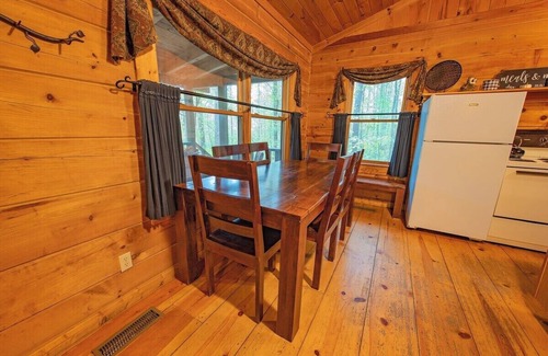 Benton Apartamento | The Pines | Riverside Log Cabin on The Ocoee