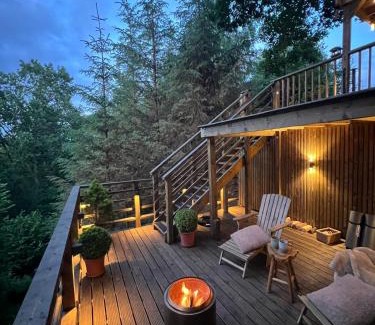 Richmond Casa | The Pines Treehouse at Treetops Hideouts