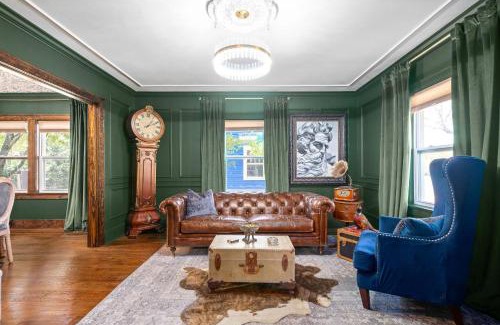 Clarksville Casa | The Pink and Old Clarksville House - Alpha Link Homes
