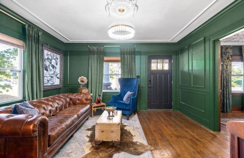 Clarksville Casa | The Pink and Old Clarksville House - Alpha Link Homes