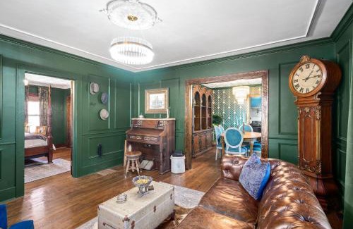 Clarksville Casa | The Pink and Old Clarksville House - Alpha Link Homes