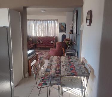 Magaliesberg Apartamento | The Pink chair questhouse