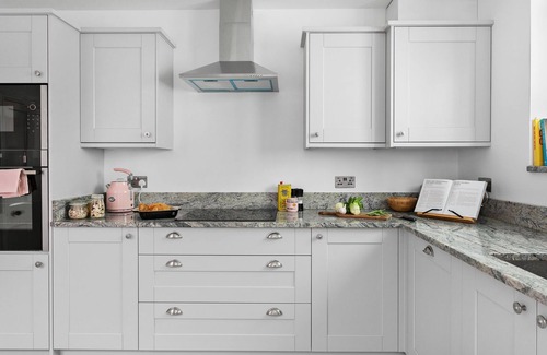 Budleigh Salterton Casa | The Pink House - a house that sleeps 6 guests in 3 bedrooms