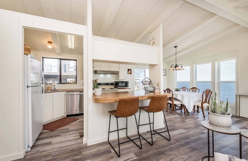 Sequim Casa | The Pink House - Dungeness Waterfront Home