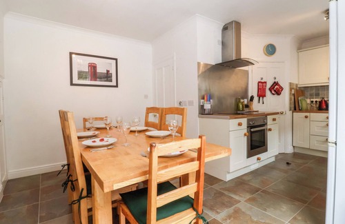 Felixstowe Cabaña | THE PINK HOUSE, family friendly in Felixstowe, Suffolk
