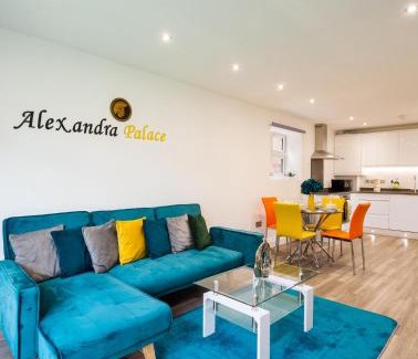 Hatfield Apartamento | The 'Pinky' - Modern 1 Bed Apartment in Hatfield - FREE Parking - Near Uni, Business Park & town centre - Big savings on Long stays
