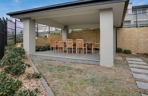 Macquarie Links Casa | The Pinnacle - Casa adosada totalmente amueblada de 3bd, servicio de autobús gratuito a la estación