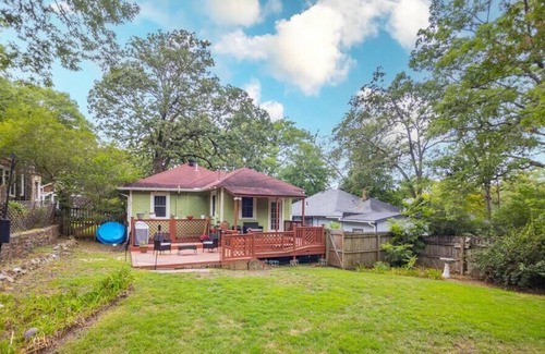 Hillcrest Casa | The Pistachio Pad in Hillcrest - SLEEPS 10 - PETS