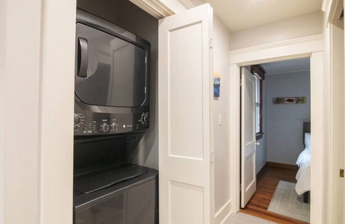 Hillcrest Casa | The Pistachio Pad in Hillcrest - SLEEPS 10 - PETS