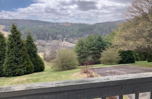 Laurel Springs Casa | The Place on the Blue Ridge Parkway