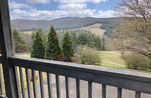 Laurel Springs Casa | The Place on the Blue Ridge Parkway