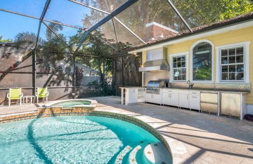 Bradenton Casa | The Plantation House! Waterfront view! Free pool heat!