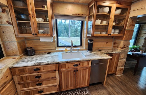 Sandpoint Cabina | The Play House in beautiful Selle Valley, 4 Guests, 1 Bedroom. 1 Futon.