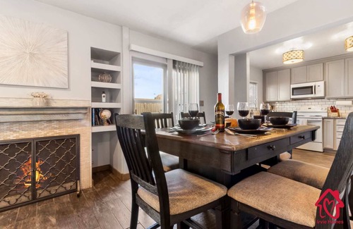 Northeast Heights Casa | El paraíso de los amantes de la tecnología con piscina, televisores grandes y Amazon Alexa