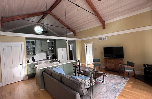 Chautauqua Apartamento | The Plum Bush Apartment: WNY Countryside- Wineries, Winter Cozy, Quiet Retreat