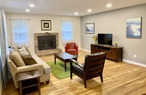 Marshall Park Casa | The Plum House - Safe, quiet, cozy, and close to downtown, OHSU, Lewis & Clark