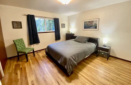 Marshall Park Casa | The Plum House - Safe, quiet, cozy, and close to downtown, OHSU, Lewis & Clark