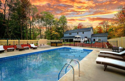 Tunkhannock Township Casa | The Poconest - Luxurious Mountain Mansion