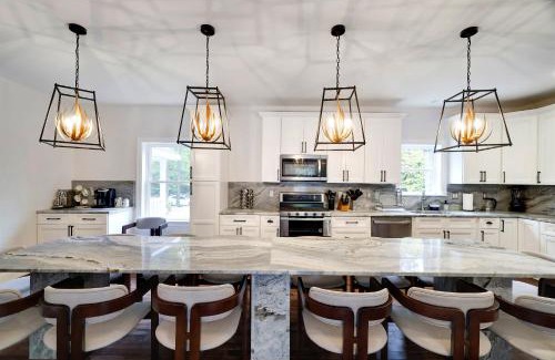 Tunkhannock Township Casa | The Poconest - Luxurious Mountain Mansion
