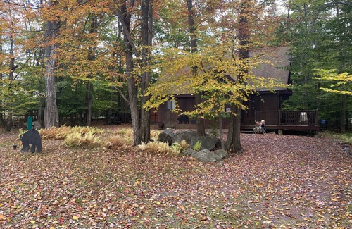Tobyhanna Chalet De Esquí | 🐻The Poconos Rustic Cozy Bear Chalet Pet-Friendly