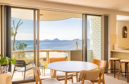 Soldiers Point Apartamento | The Point 13, 5-7 Mitchell St - stunning water views, complex pool and WiFi