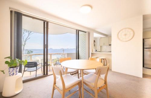 Soldiers Point Apartamento | The Point 13, 5-7 Mitchell St - stunning water views, complex pool and WiFi