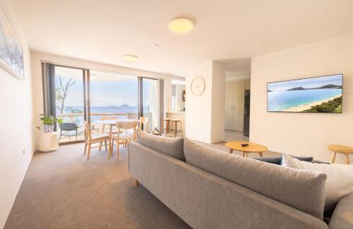 Soldiers Point Apartamento | The Point 13, 5-7 Mitchell St - stunning water views, complex pool and WiFi