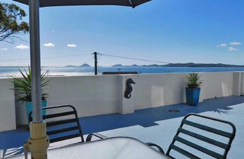 Soldiers Point Apartamento | The Point, 5, 5-7 Mitchell Street large balcony with great water views