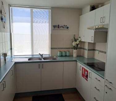 Soldiers Point Apartamento | The Point, 5, 5-7 Mitchell Street large balcony with great water views