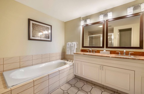 Poipu Complejo | The Point at Poipu - 2 BEDROOM OCEAN VIEW 1 KING 2 TWINS OR 1 QUEEN SUITE