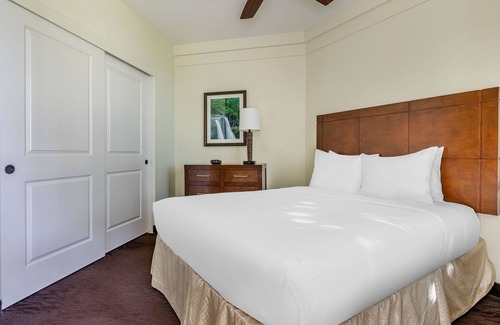 Poipu Complejo | The Point at Poipu - 2 BEDROOM OCEAN VIEW 1 KING 1 QUEEN W/ ROLL-IN SHOWER