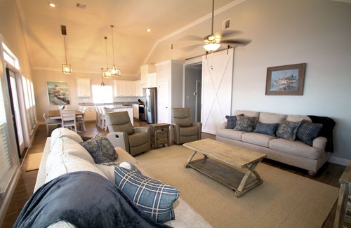 Golden Meadow Casa | The Pointe, Grand Isle, LA Waterfront con acceso a botes, lanzamiento de botes, muelle de pesca iluminado