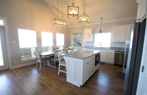 Golden Meadow Casa | The Pointe, Grand Isle, LA Waterfront con acceso a botes, lanzamiento de botes, muelle de pesca iluminado
