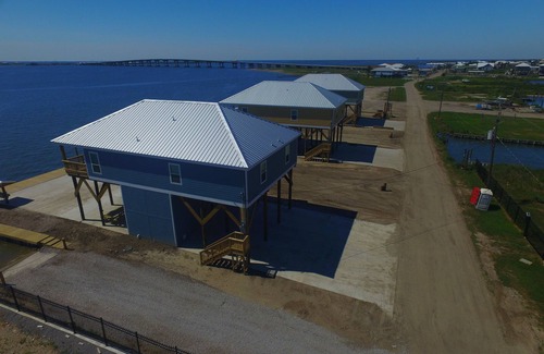 Golden Meadow Casa | The Pointe, Grand Isle, LA Waterfront con acceso a botes, lanzamiento de botes, muelle de pesca iluminado