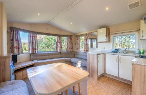Irstead Casa | The Pollywiggle, Waxham, nr Sea Palling, Dog friendly, Private path to the beach