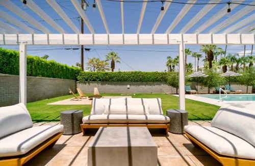 Tahquitz River Estates Casa | The Pom Pom House