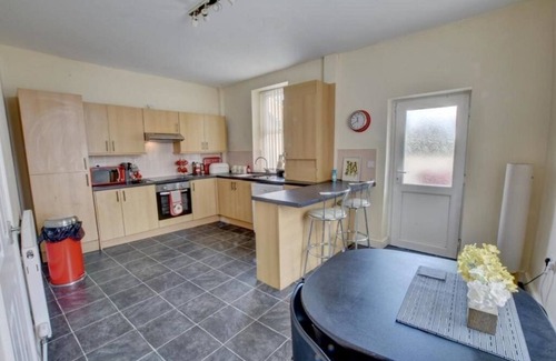 Burnley Casa | The Pomfret House, Perfect Guest Villa of Burnley